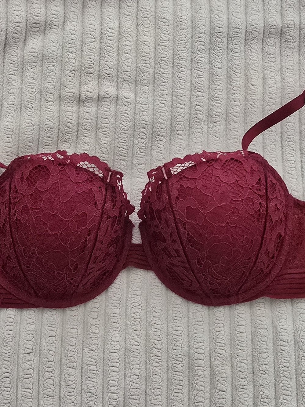 Victoria's Secret 36D Burgundy Lace Underwire Bra